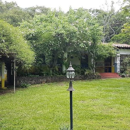 Casa De La Cascada Guest House Tepoztlan Exterior photo